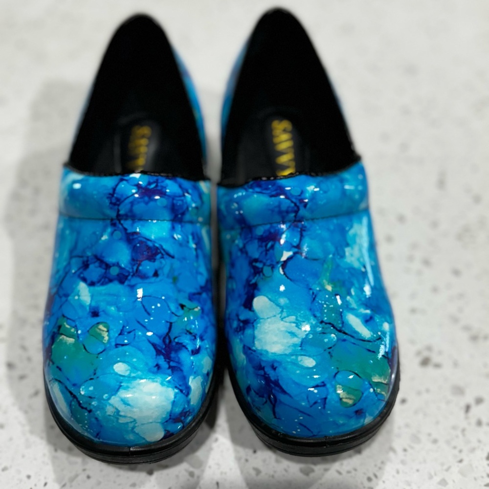 Savvy Women’s Clogs